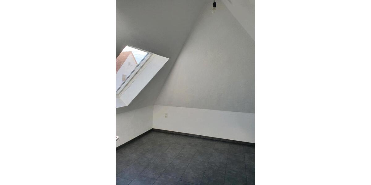 Dachgeschoßwohnung Lauingen (Donau) - 4 Zimmer, 100 m&sup2;, 1.000&euro; | Angebot:26573313