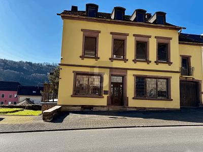 CHARMANTES HAUS MIT BLICK AUF SCHLOSS MALBERG - Einfamilienhaus Malberg | Angebot:26109642