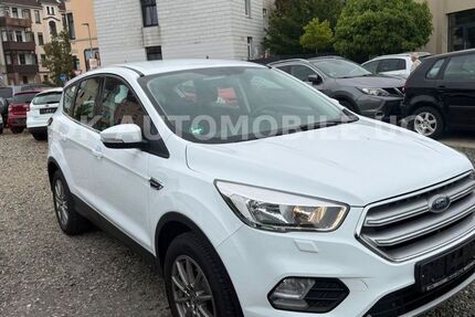 Ford Kuga 114.000 km 9.999 &euro; Braunschweig 38118
