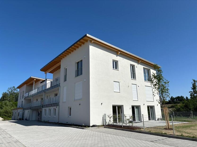 Erstbezug mit Balkon: Freundliche 2-Zimmer-DG-Wohnung