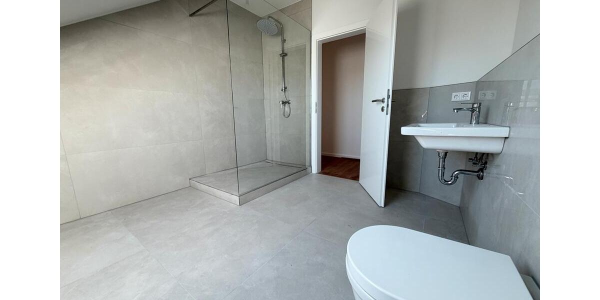 Dachgeschoßwohnung Rüsselsheim am Main - 4 Zimmer, 105 m&sup2;, 1.500&euro; | Angebot:26407527