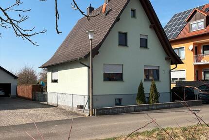 Haus Prosselsheim - 6 Zimmer, 98 m&sup2;, 1.000&euro; | Angebot:25419692