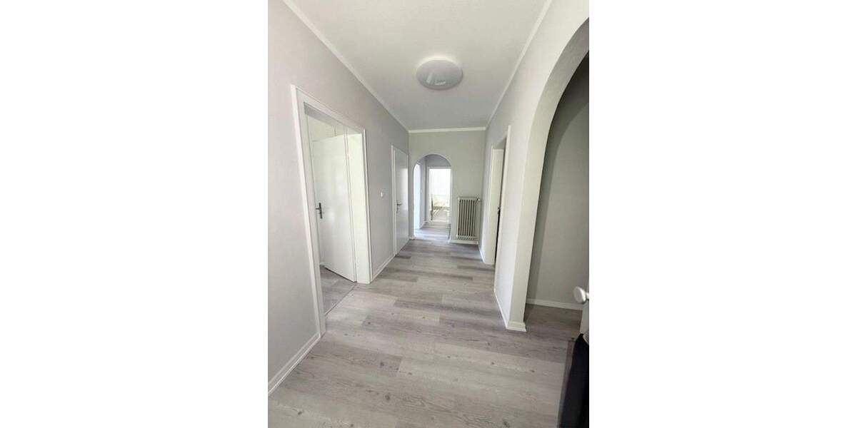 Provisionsfrei vom Eigentümer: Renovierter Bungalow in Parklage auf 702 m² Endgrundstück 4 zimmer