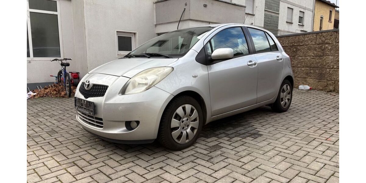 Toyota Yaris 149.030 km 3.400 &euro; Saarbrücken 66126