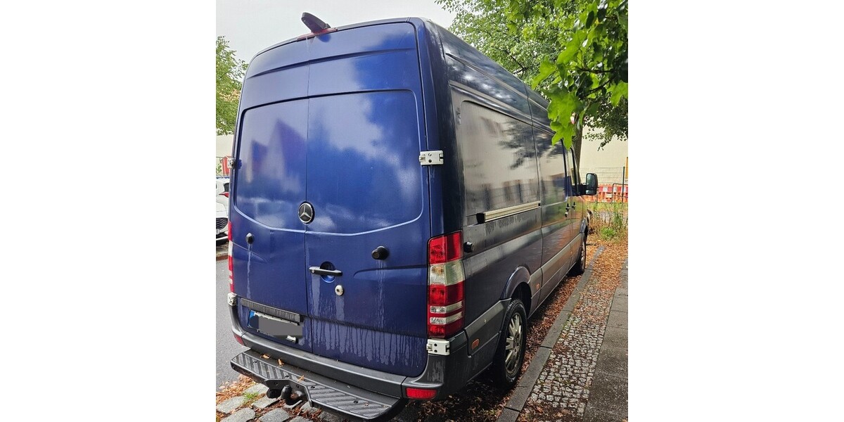 Mercedes-Benz Sprinter 3,5-T Kasten 321.100 km 7.497 € Berlin 10178