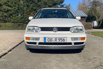 VW Golf 115.100 km 2.499 &euro; Elmenhorst 23869