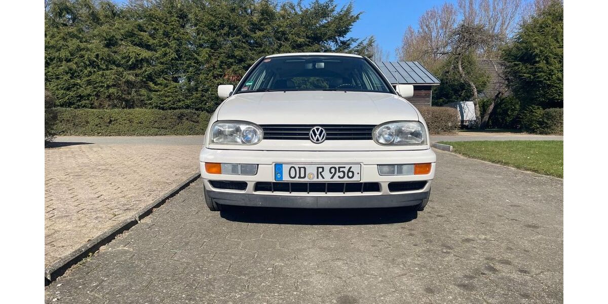 VW Golf 115.100 km 2.499 &euro; Elmenhorst 23869
