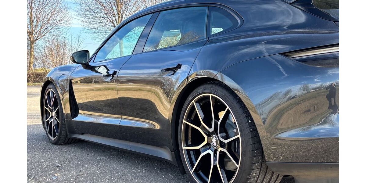 Porsche Taycan 12.200 km 63.900 &euro; Bergheim 50129