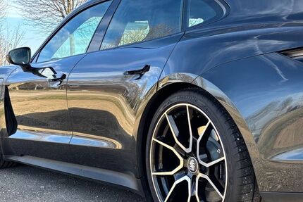Porsche Taycan 12.800 km 63.900 &euro; Bergheim 50129