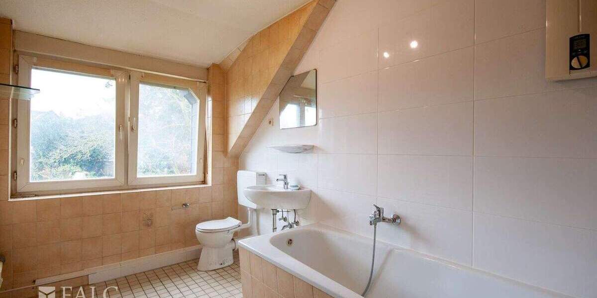 Mehrfamilienhaus, Wohnhaus Frechen Königsdorf - 6 Zimmer, 235 m&sup2;, 400.000&euro; | Angebot:24766754