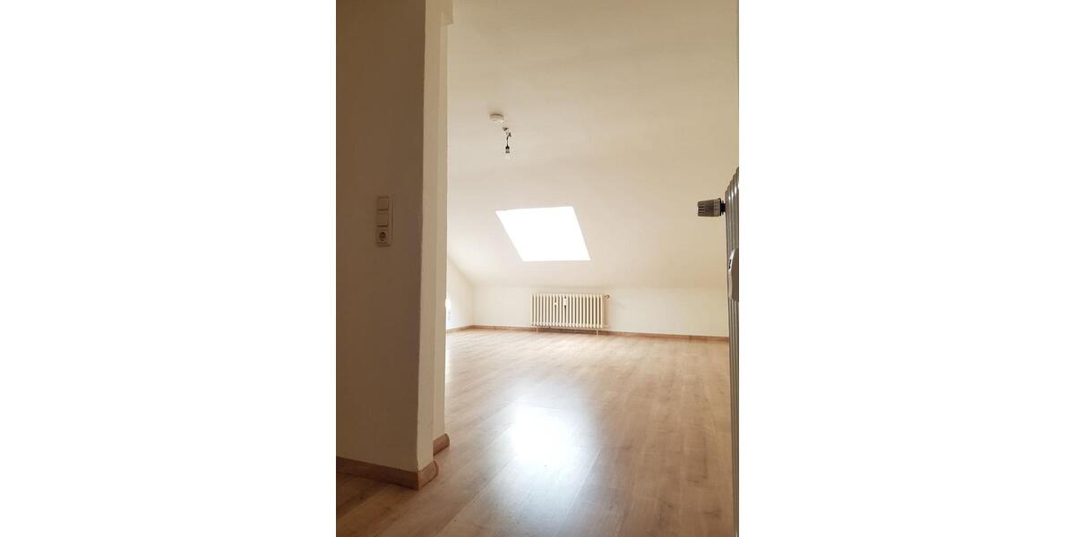 Dachgeschoßwohnung Duisburg Essenberg - 3 Zimmer, 57 m&sup2;, 67.500&euro; | Angebot:24788476