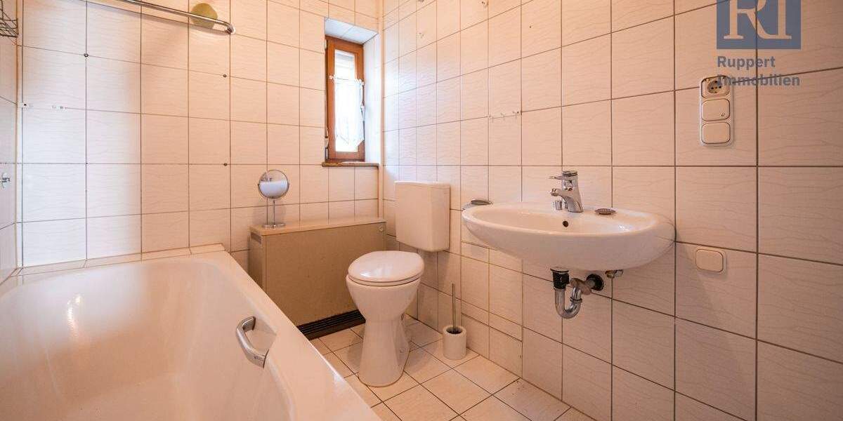 Mehrfamilienhaus, Wohnhaus Rimpar - 6 Zimmer, 187 m&sup2;, 278.000&euro; | Angebot:25909246