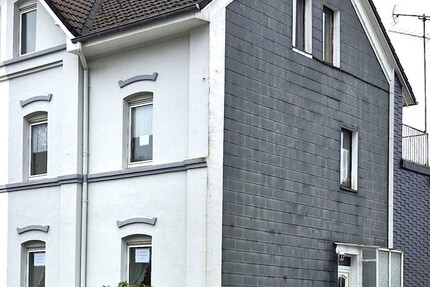 1-Fam. Haus mit EinliegerWohnung und Garagenhof