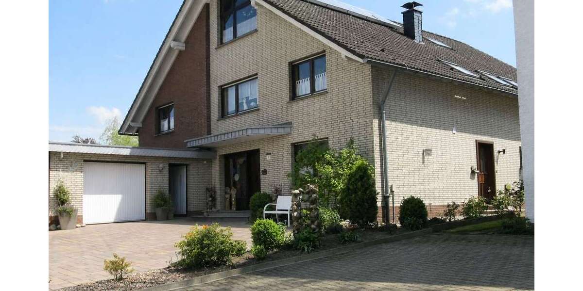 Einfamilienhaus Bad Wünnenberg (OT Fürstenberg) - 14 Zimmer, 330 m&sup2;, 420.000&euro; | Angebot:26422719