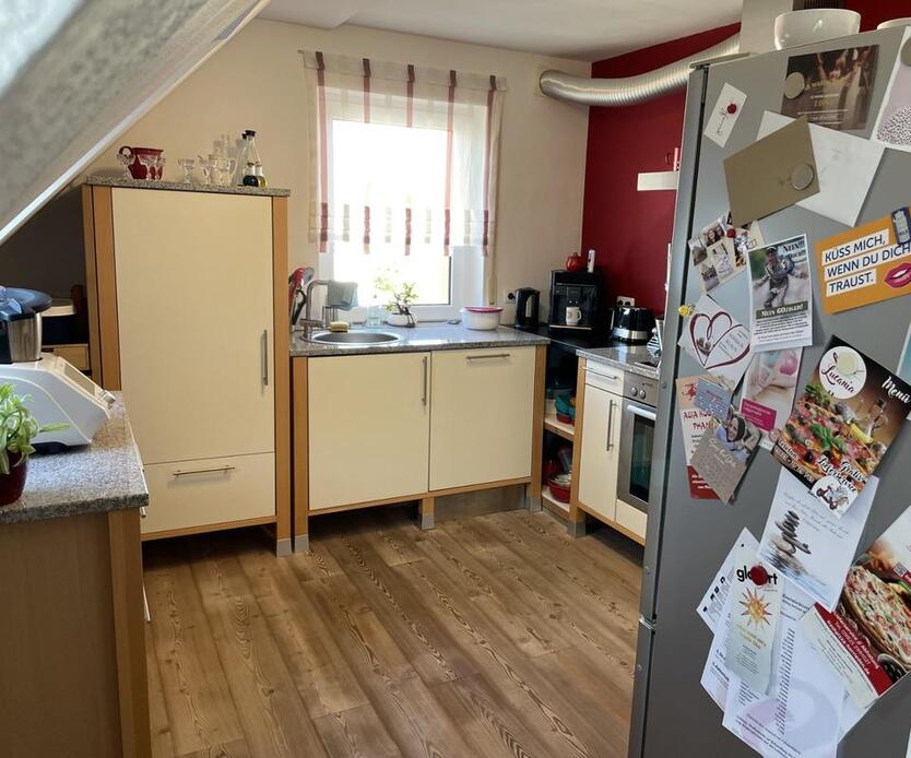 Sonnige, hochwertig ausgestattete Wohnung mit Balkon und Garage zimmer