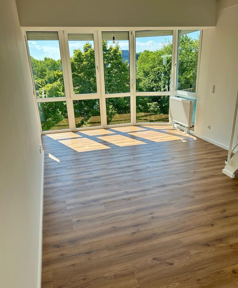 PRIVAT- TOP renovierte 23 Zimmer Wohnung