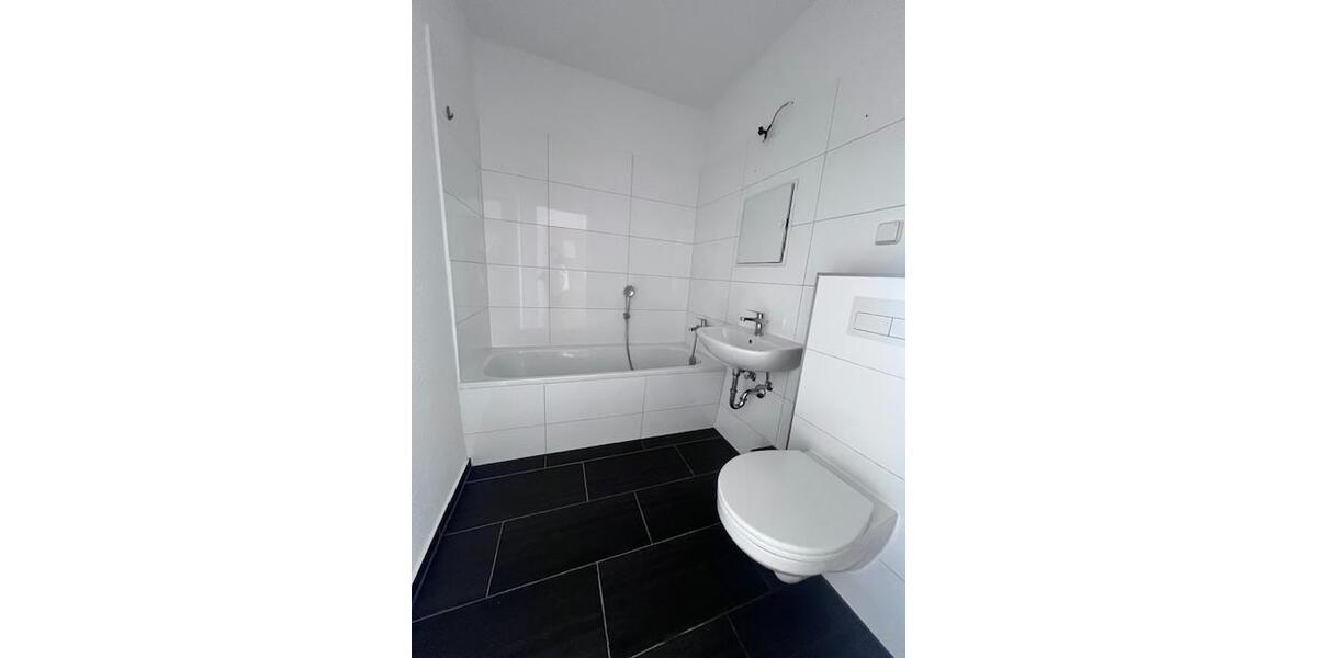Etagenwohnung Halle (Saale) Silberhöhe - 5 Zimmer, 133 m&sup2;, 600&euro; | Angebot:25974501