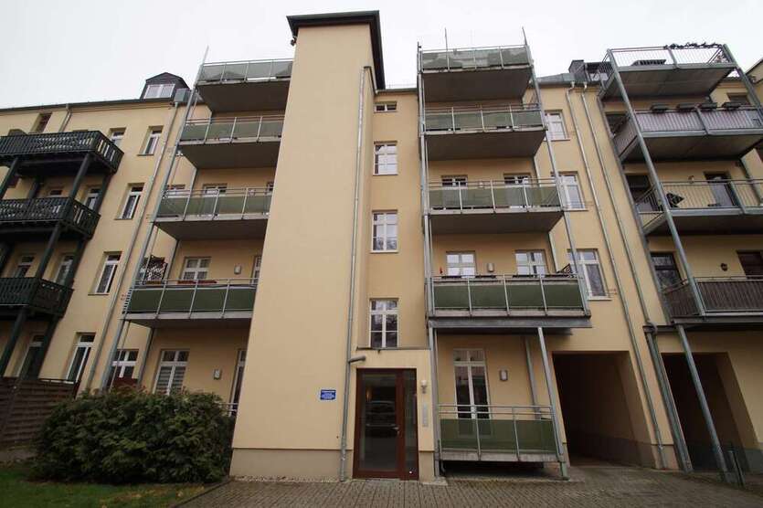 mit 360° Rundgang! Sanierte 2 Zimmer mit Balkon + großer Küche am Brühl!