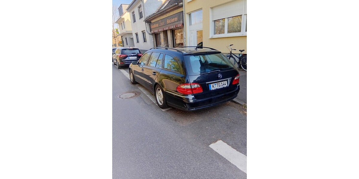 Mercedes-Benz E 280 Combi 4 Matic 271.788 km 3.400 € Köln 50667