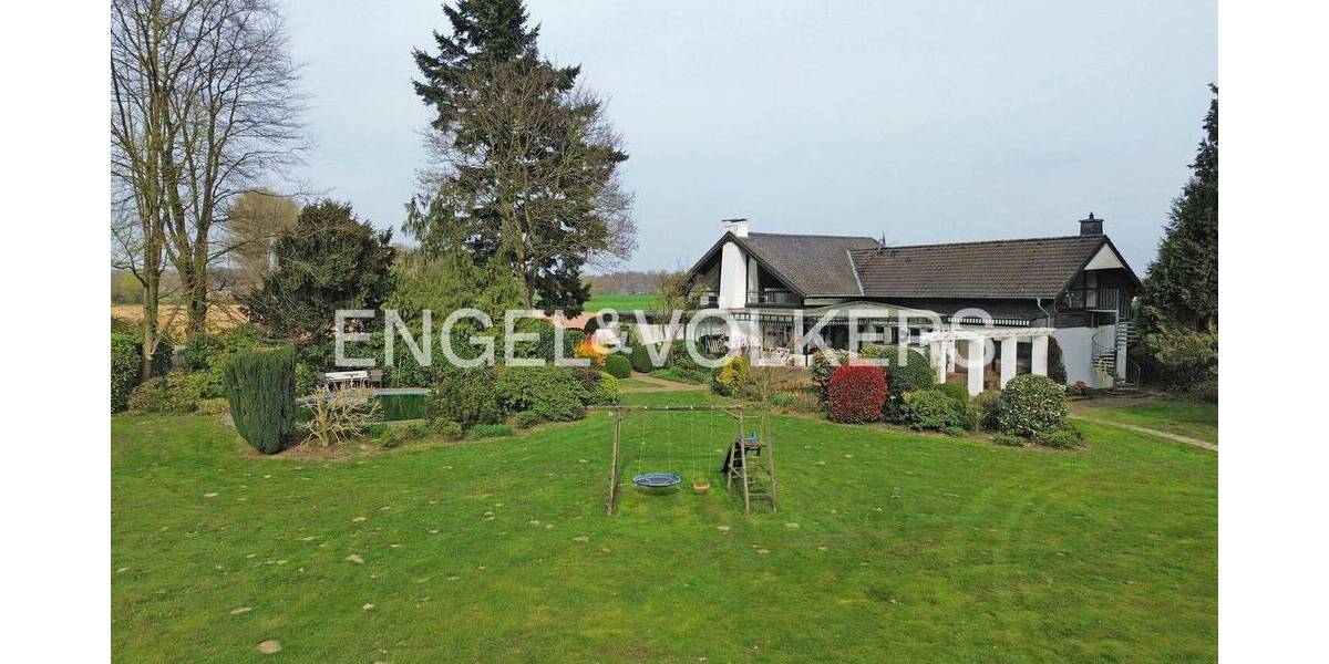 Einfamilienhaus Krefeld Traar - 6 Zimmer, 286 m&sup2;, 2.860&euro; | Angebot:25972018