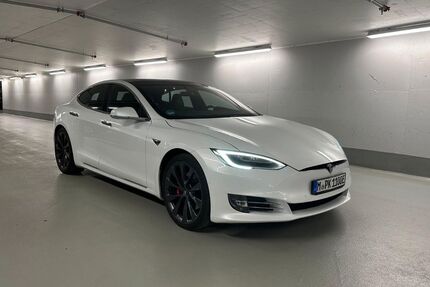 Tesla Model S 120.740 km 35.000 € München 81476
