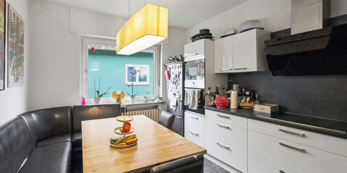 Viel Platz in Oetinghausen: begehrtes Zweifamilienhaus mit Doppelgarage 6 zimmer