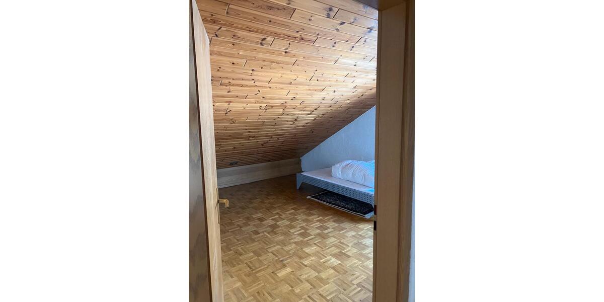 Etagenwohnung Sachsenheim - 4 Zimmer, 80 m&sup2;, 1.000&euro; | Angebot:25544612