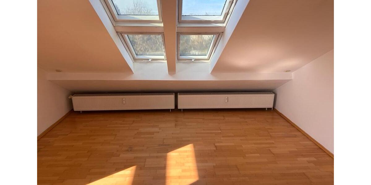 Dachgeschoßwohnung Straßkirchen - 3 Zimmer, 100 m&sup2;, 650&euro; | Angebot:26161568