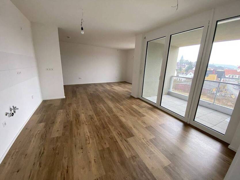 Barrierearme, freundliche 2-Zimmer-Wohnung mit Tiefgaragenstellplatz