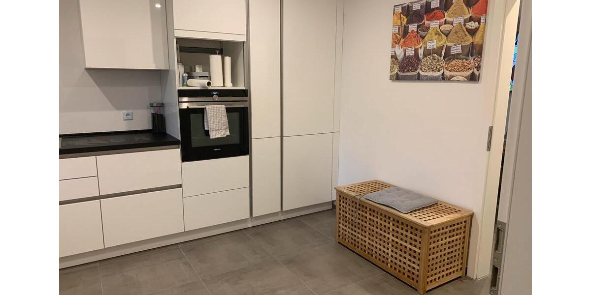 Kernsaniertes Reiheneckhaus GF zentral 4 zimmer