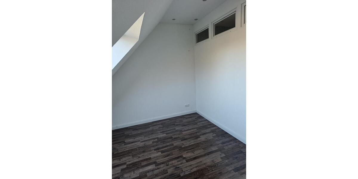 Dachgeschoßwohnung Hambühren - 1 Zimmer, 30 m&sup2;, 350&euro; | Angebot:25483264