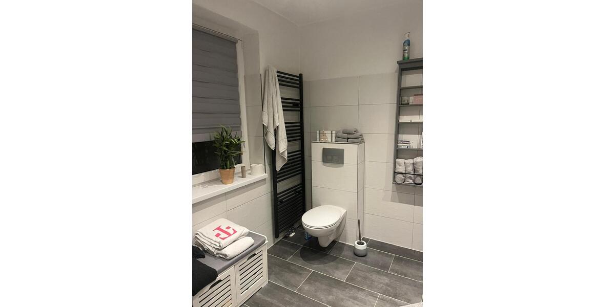 Zweifamilienhaus + Einliegerwohnung auf großem Grundstück – ruhig 11 zimmer