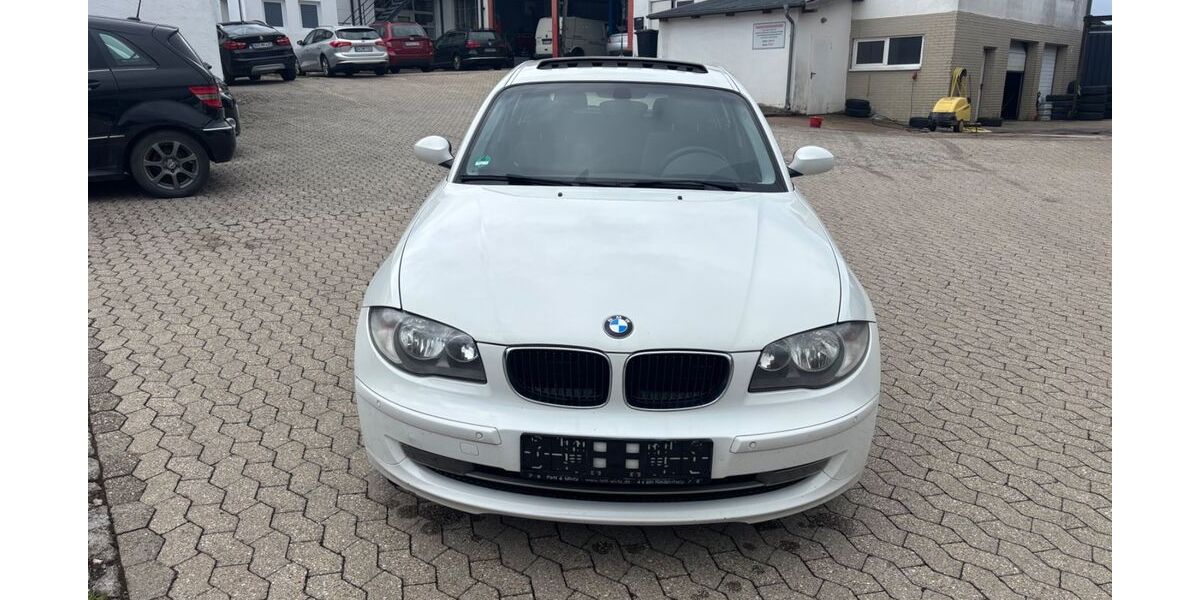 BMW 118 247.288 km 2.450 &euro; Müllenbach 53520