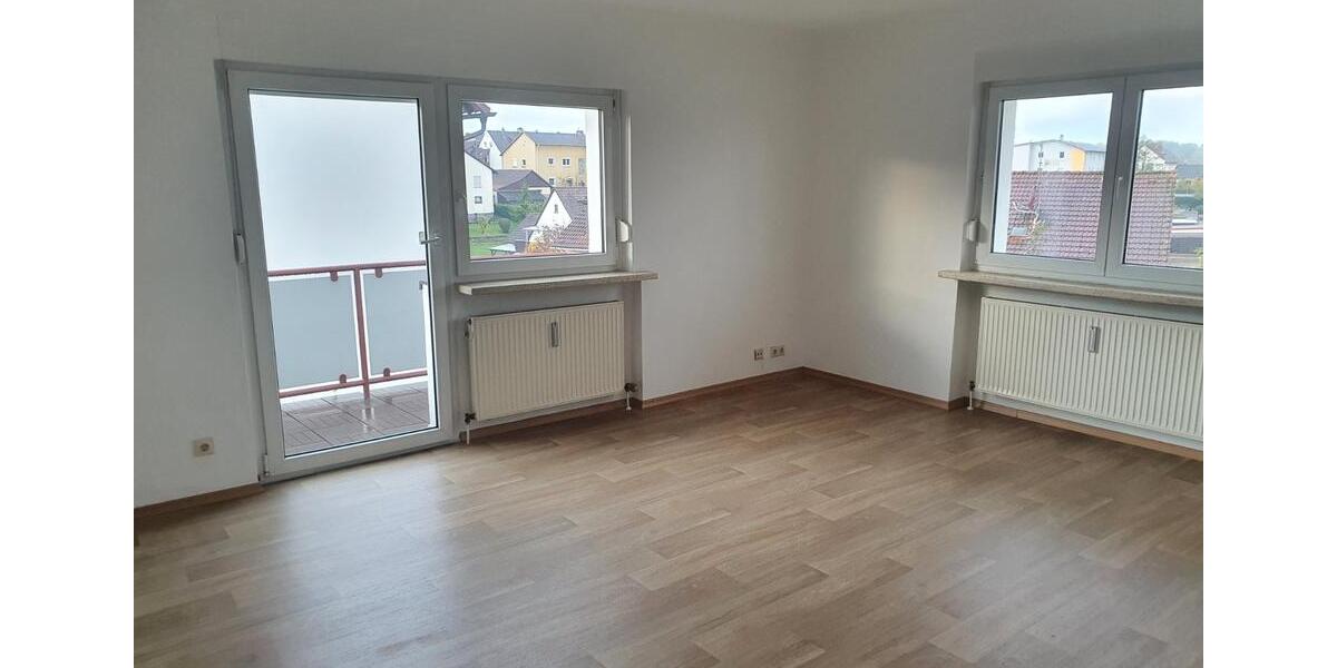Etagenwohnung Rödental - 3 Zimmer, 85 m&sup2;, 550&euro; | Angebot:25959656