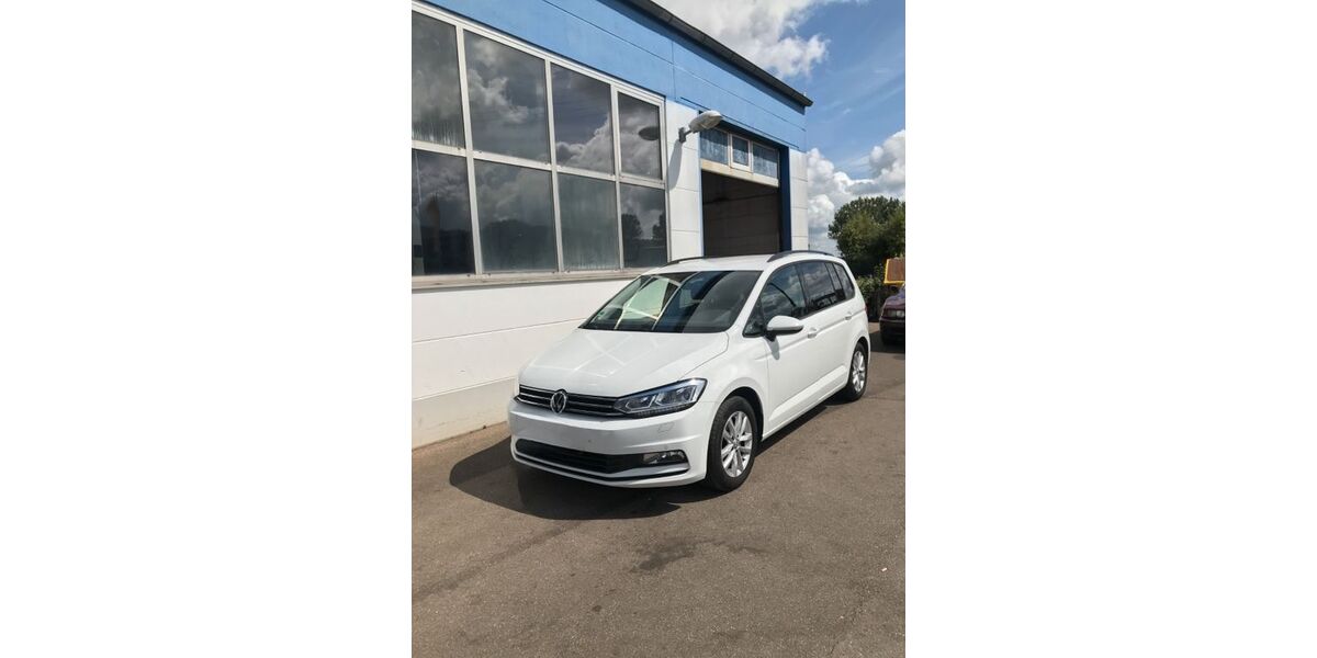 VW Touran 255.000 km 9.990 &euro; München 81677