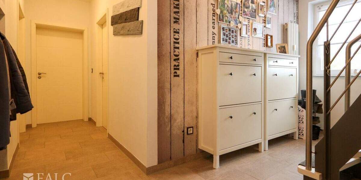 Eigentumswohnung im 4-Parteienhaus 5 zimmer