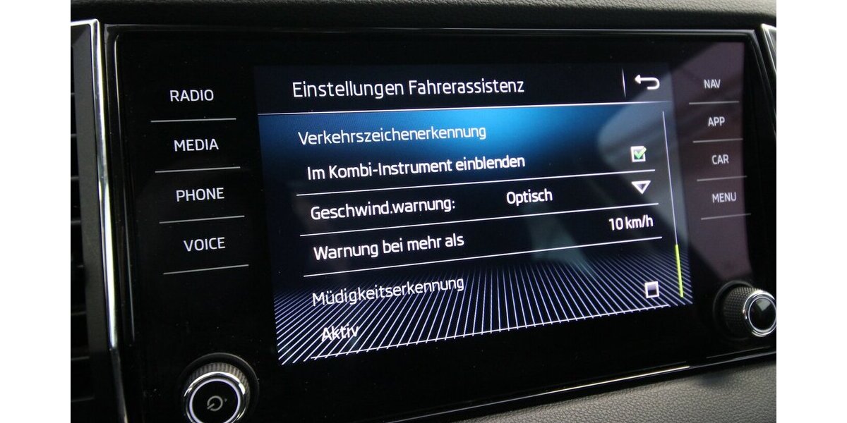 Skoda Karoq 1.5 TSI 7-DSG Style NAVI+LED+KAMERA+ALU18 124.679 km 17.900 &euro; Hagenow 19230