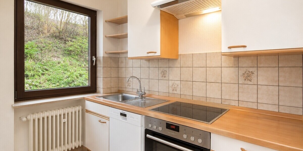 Ihr Deal: 3 Häuschen, 3 Garagen, bis zu 5 WE, davon nur 2 vermietet. HEIZUNG IST NEU! - Mehrfamilienhaus, Wohnhaus Schmitten | Angebot:26781264