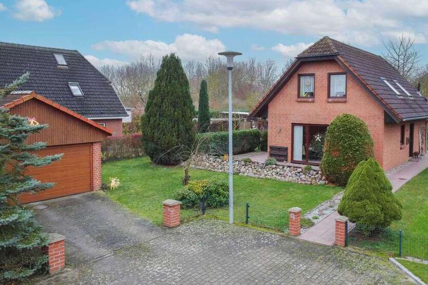 Haus zum Kaufen in Dorf Mecklenburg 325.000 € 104.16 m²