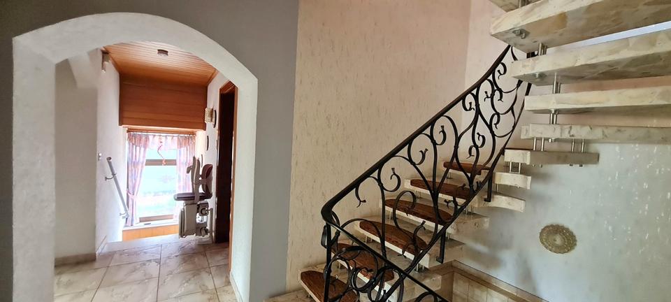 Einfamilienhaus Ottweiler - 8 Zimmer, 210 m&sup2;, 280.000&euro; | Angebot:27010138