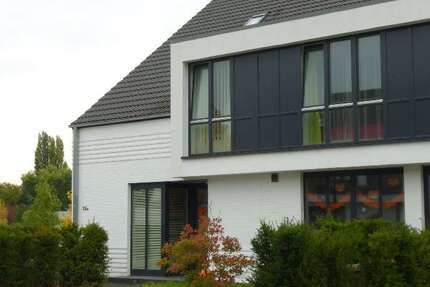 Haus zum Mieten in Düsseldorf 3.600 € 205 m² 5 zimmer