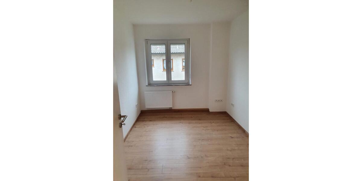 Etagenwohnung Bergrheinfeld - 4 Zimmer, 125 m&sup2;, 1.000&euro; | Angebot:26267710