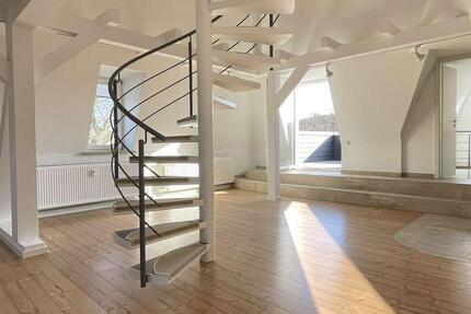 Modernisierte 3-Raum Dachgeschosswhg. mit Dachterrasse & Kamin zimmer