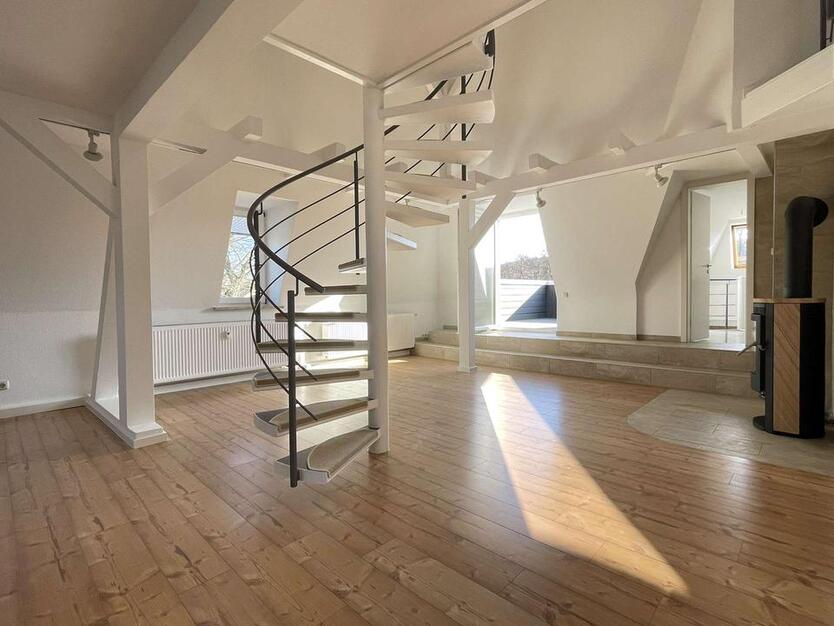 Modernisierte 3-Raum Dachgeschosswhg. mit Dachterrasse & Kamin zimmer