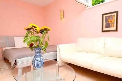 Vollmöbliertes 1 Zimmer Apartment mit Terrasse
