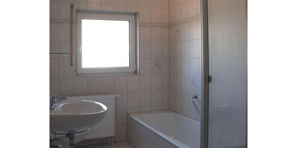 Erdgeschoßwohnung Sulzfeld - 3 Zimmer, 71 m&sup2;, 780&euro; | Angebot:26563494
