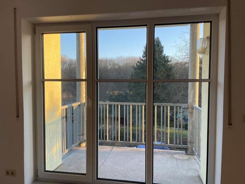 Zur Anlage mit Potential für mehr - Küche und Bad mit Fenster, Balkon sowie Stellplatz!