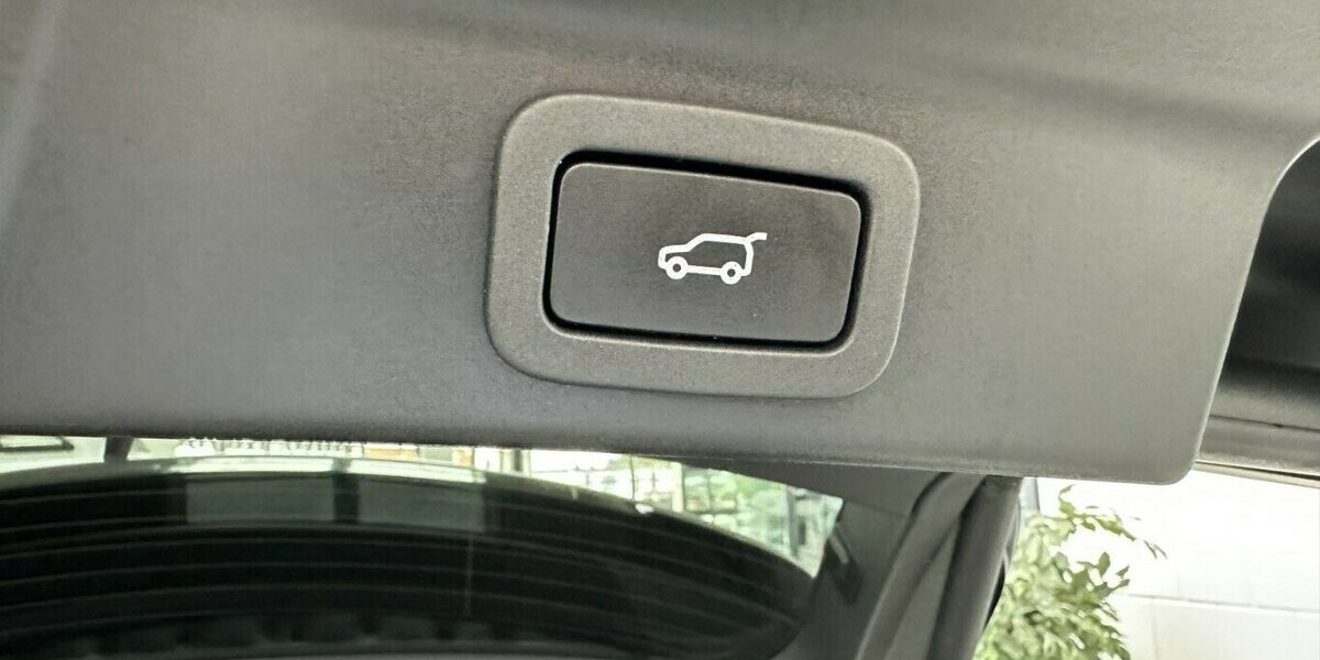 Jaguar F-Pace 3,0 D AWD R-Sport +AHK+Panorama+Navi+Kamera 92.200 km 28.990 &euro; Jaderberg 26349