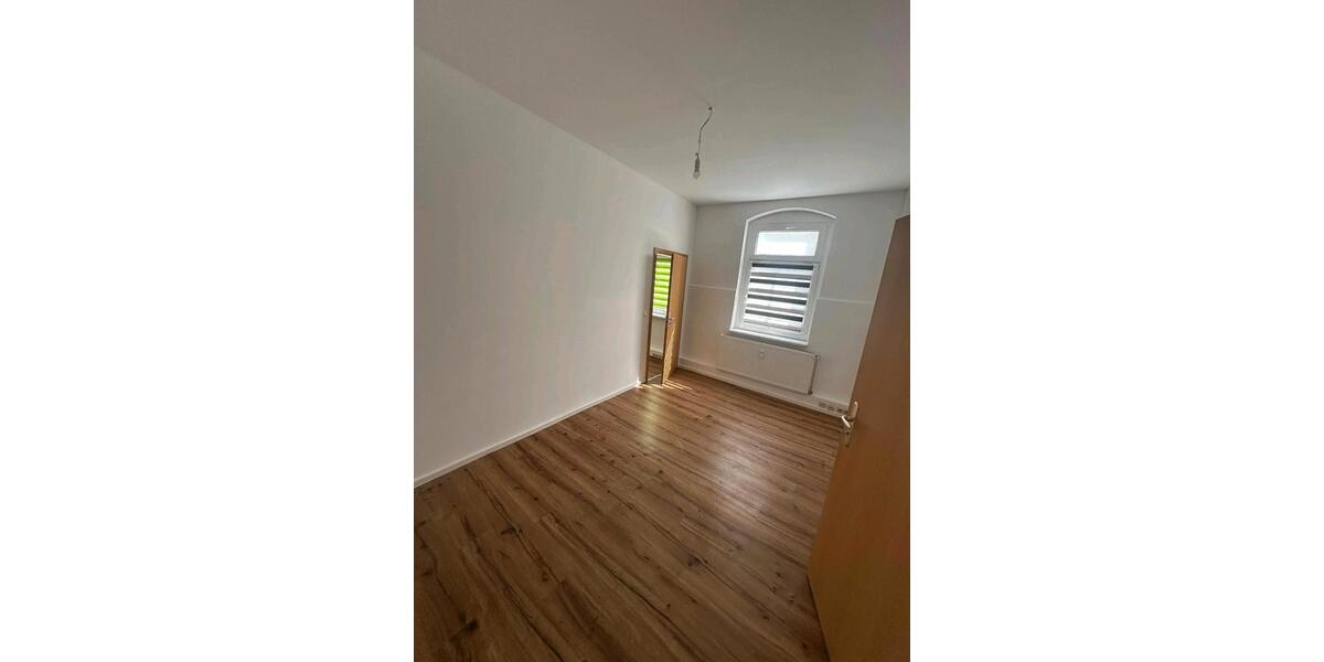 Erdgeschoßwohnung Flöha - 3 Zimmer, 725 m&sup2;, 450&euro; | Angebot:25903580