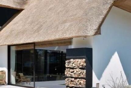 PAUSIERT: Leben im Designer-Reetdach-Minihaus in Ostsee-Nähe